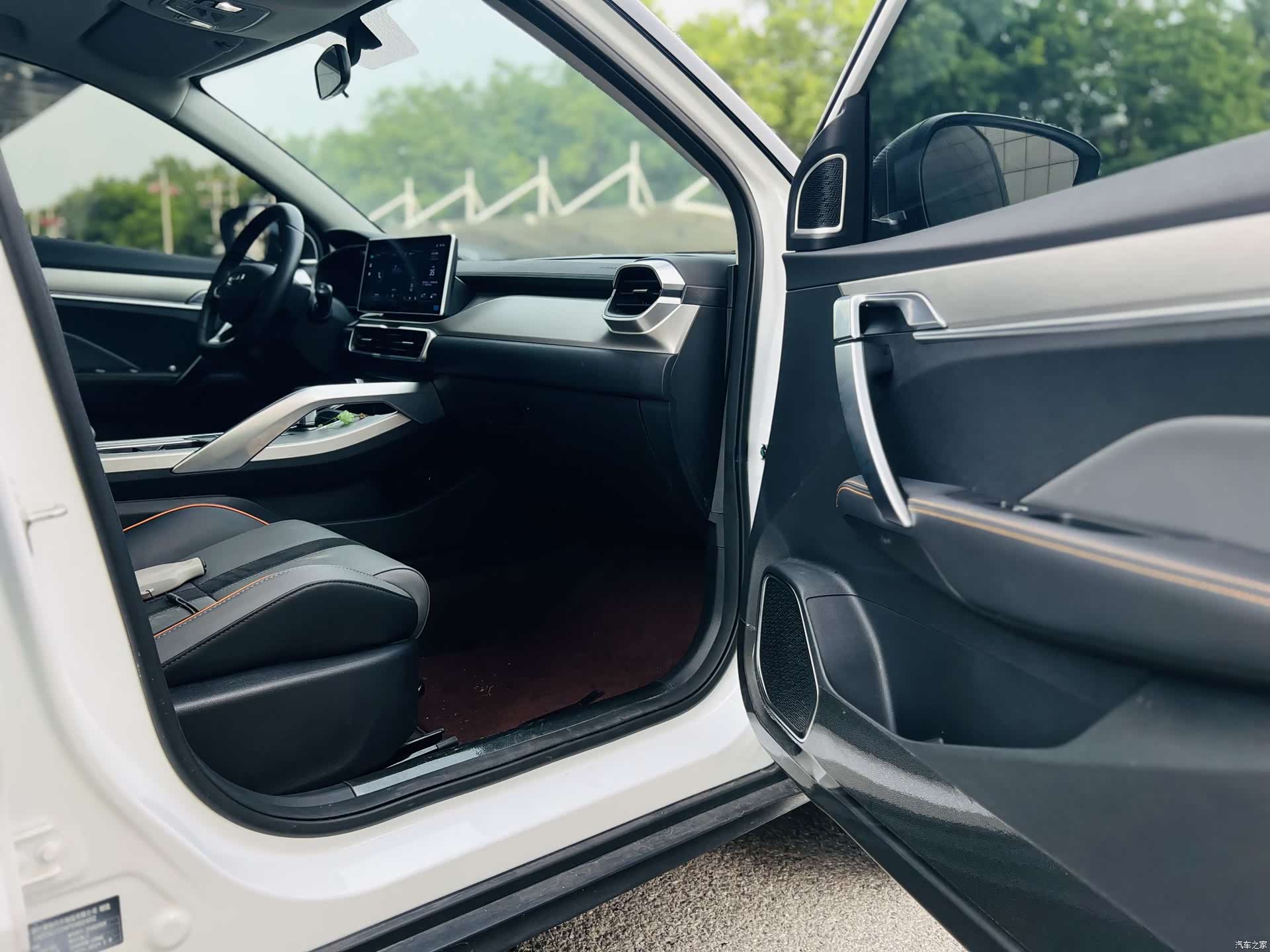 Geely Coolray, 2023 11