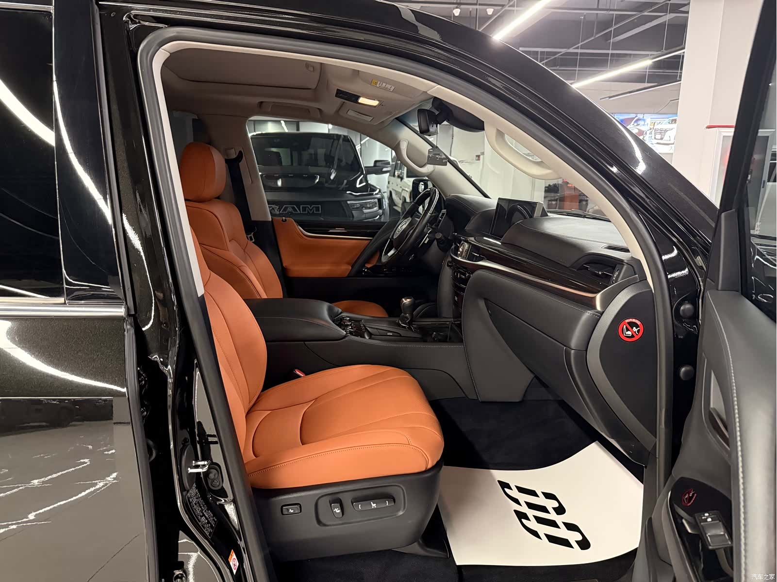 Lexus LX, 2018 9