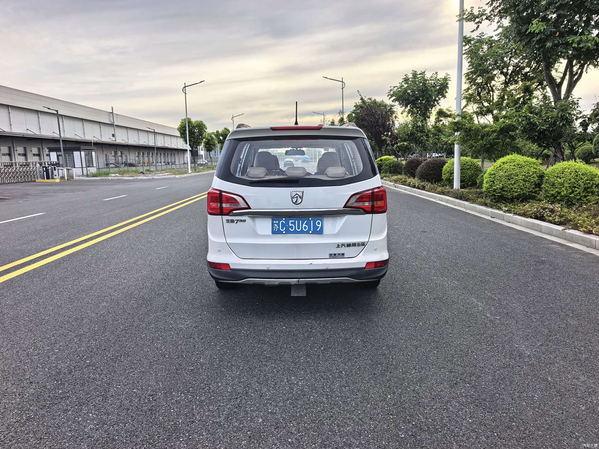 Wuling 730, 2015 13