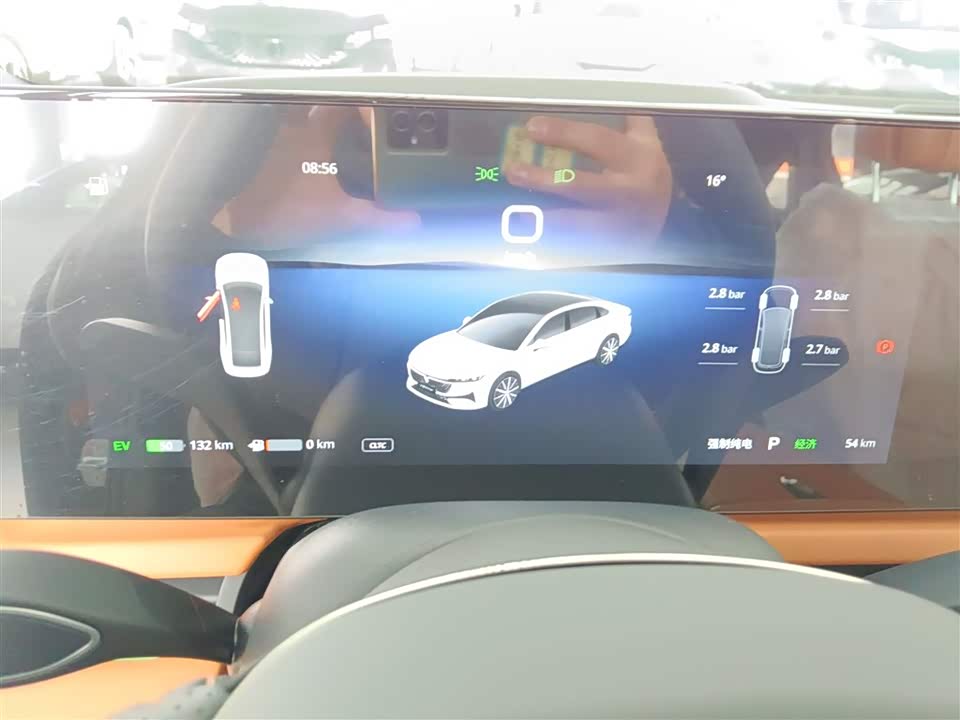 VOYAH Lantu chasing light