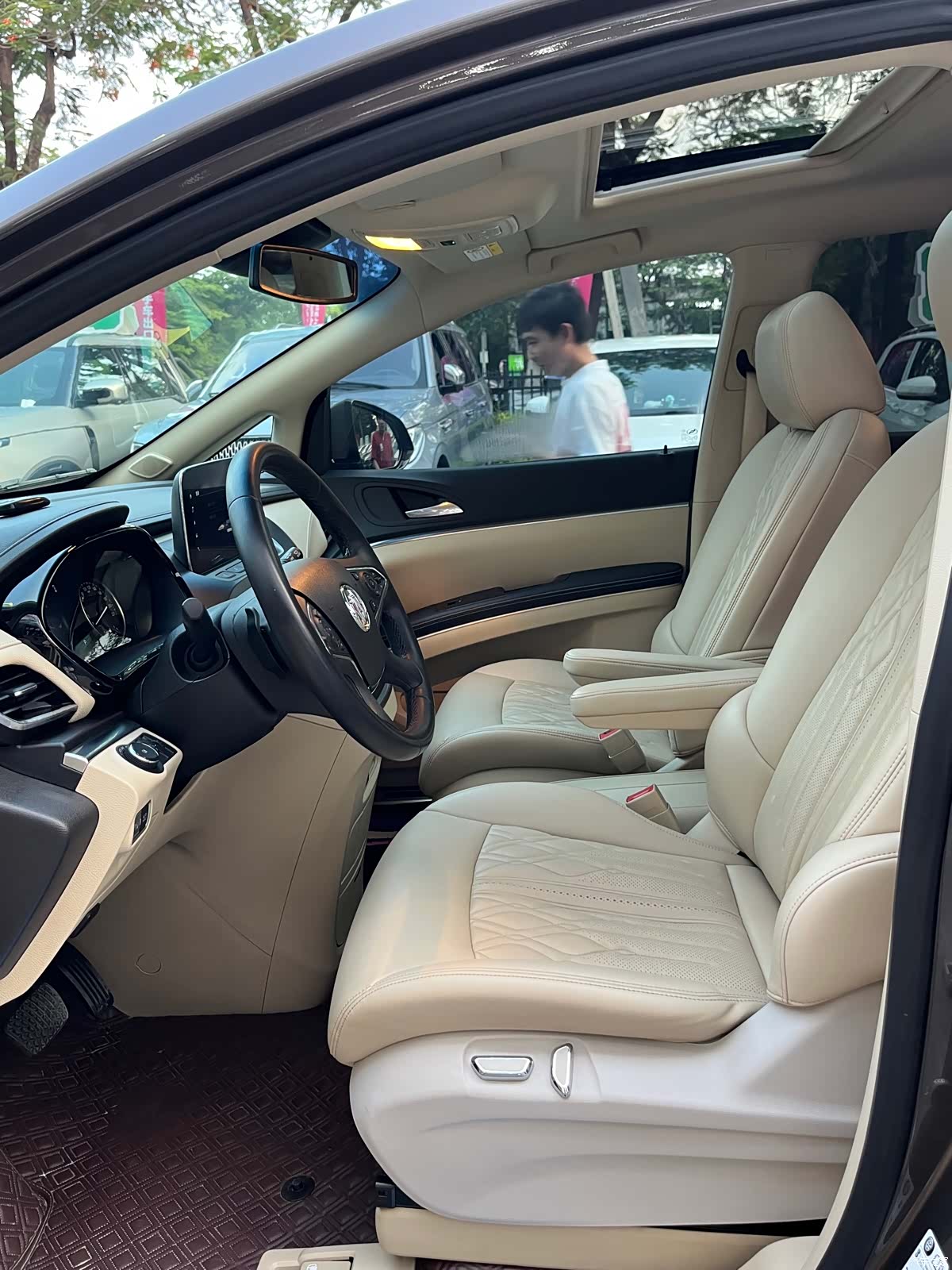 Buick GL8, 2023 9