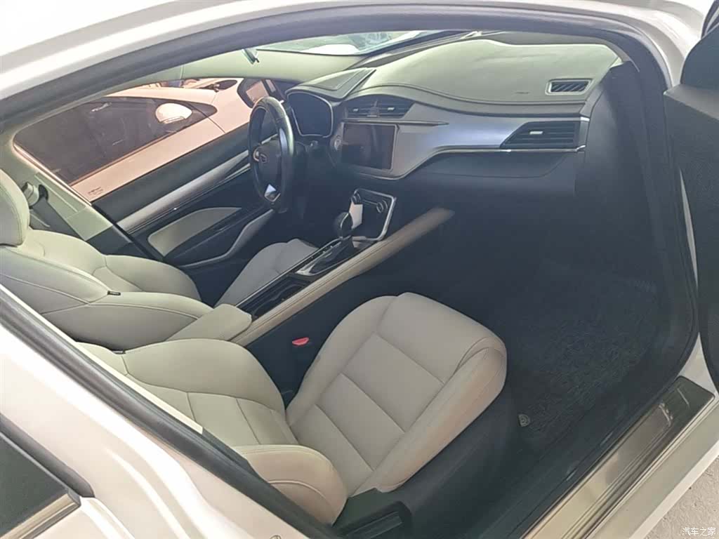 Geely Binray, 2019 25