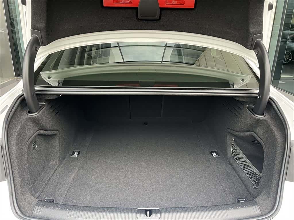 Audi A4L, 2022 9