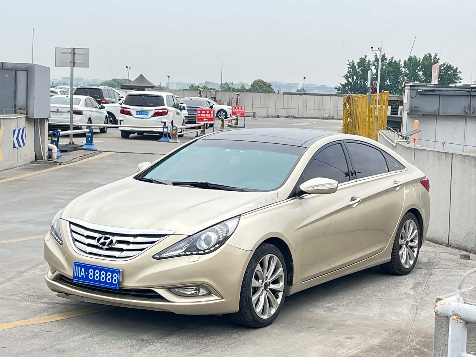 Hyundai Sonata, 2012 1