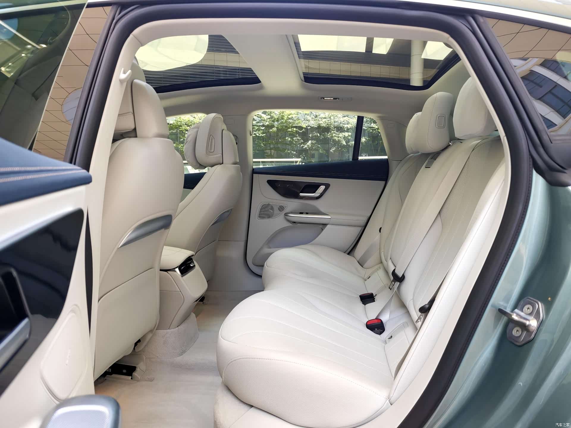 Mercedes-Benz EQE, 2026 17