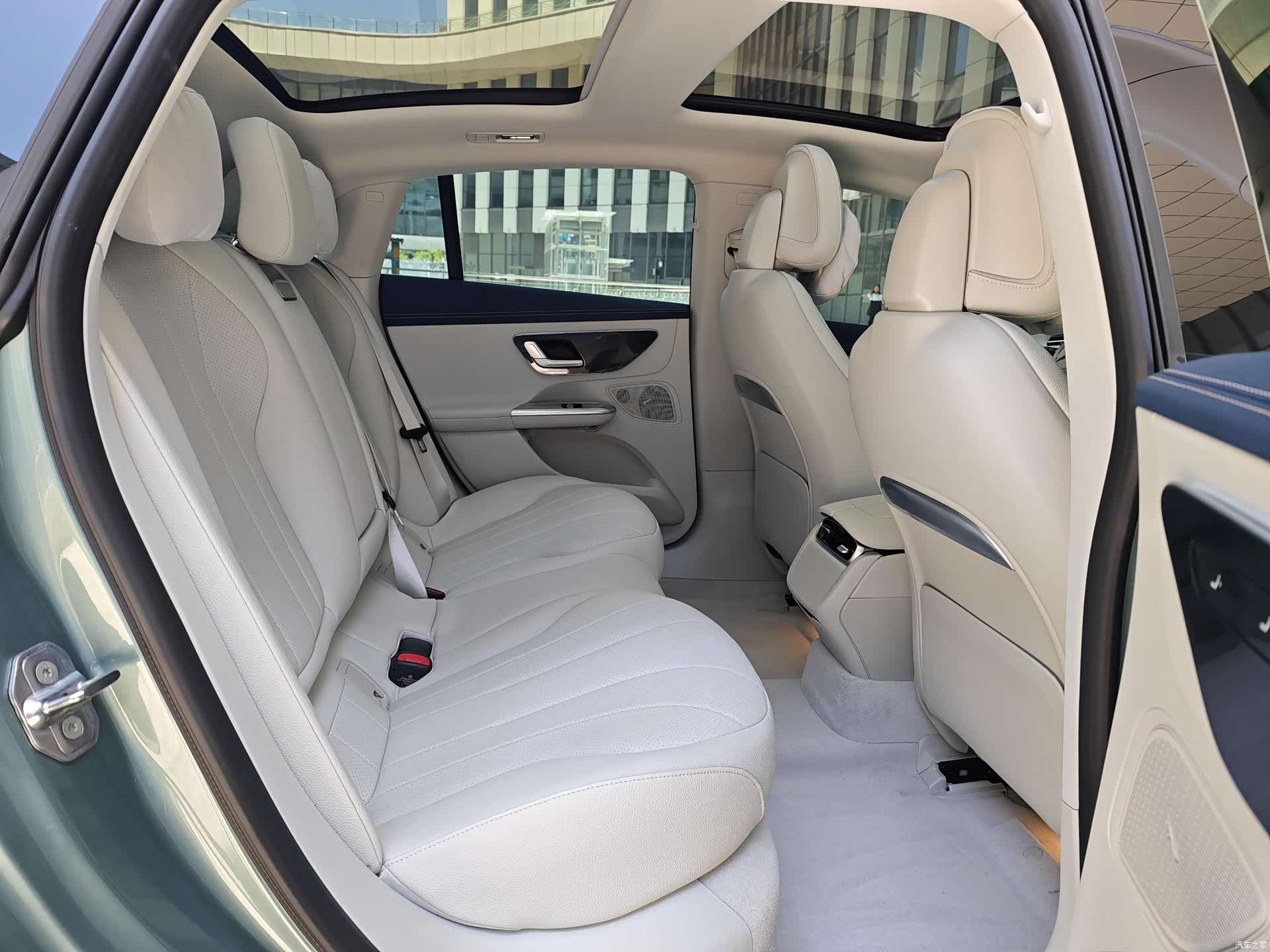 Mercedes-Benz EQE, 2026 22