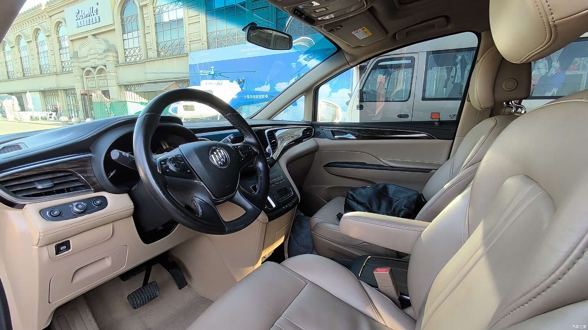 Buick GL8, 2017 13
