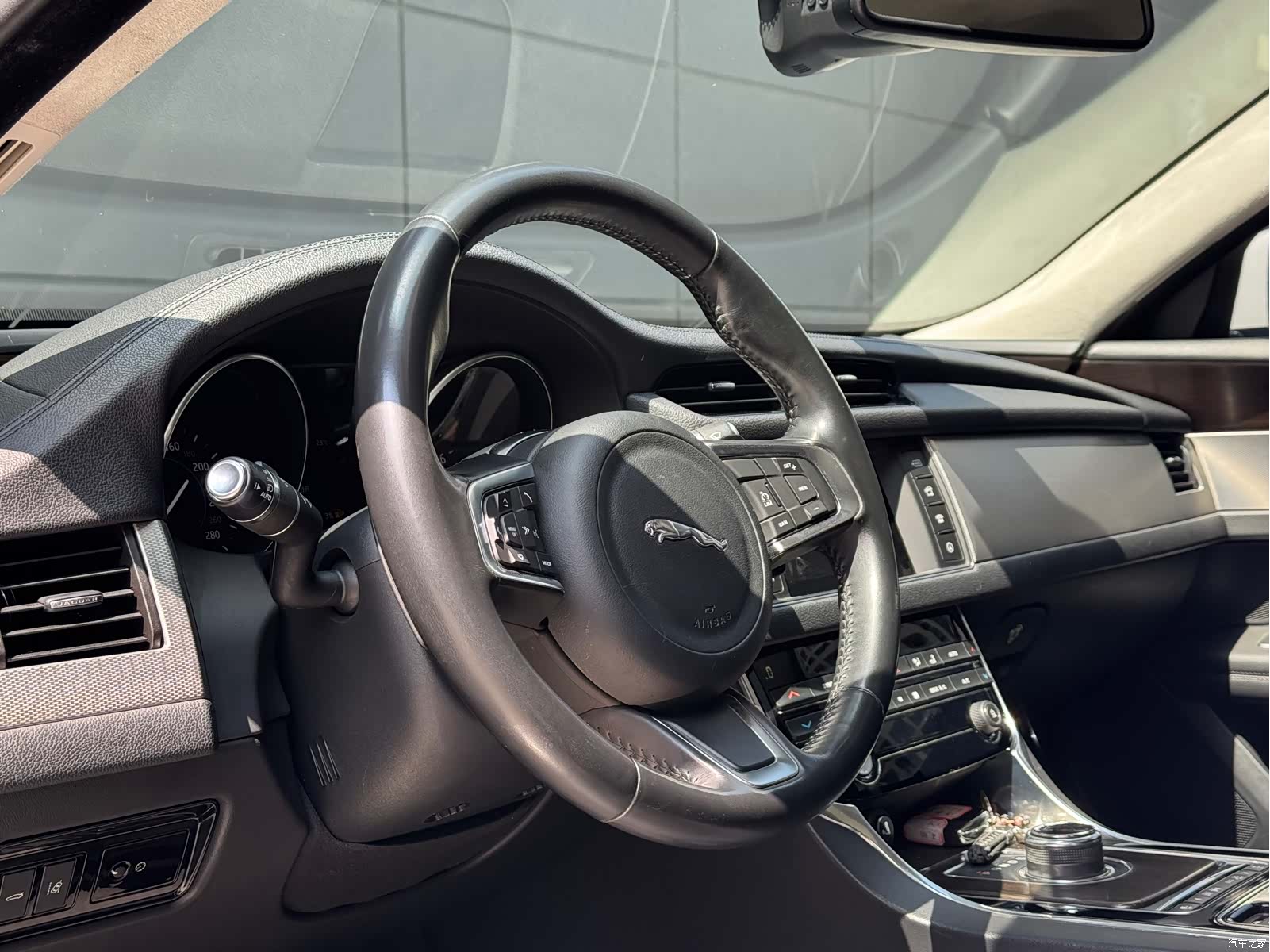 Land Rover XFL, 2017 все фото
