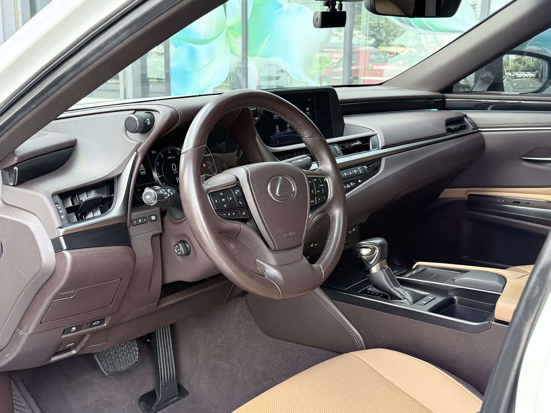 Lexus ES, 2018 все фото