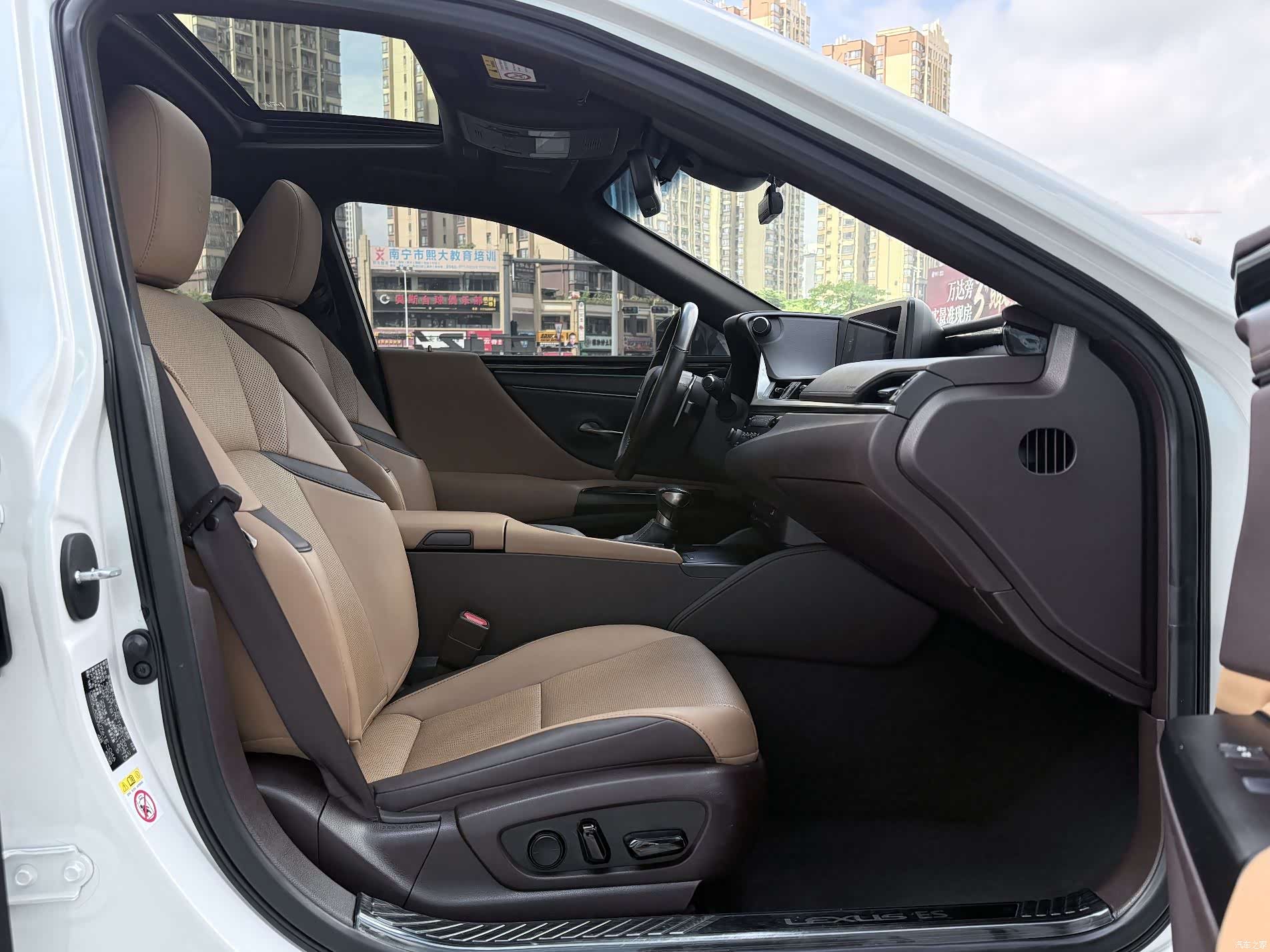 Lexus ES, 2018 9