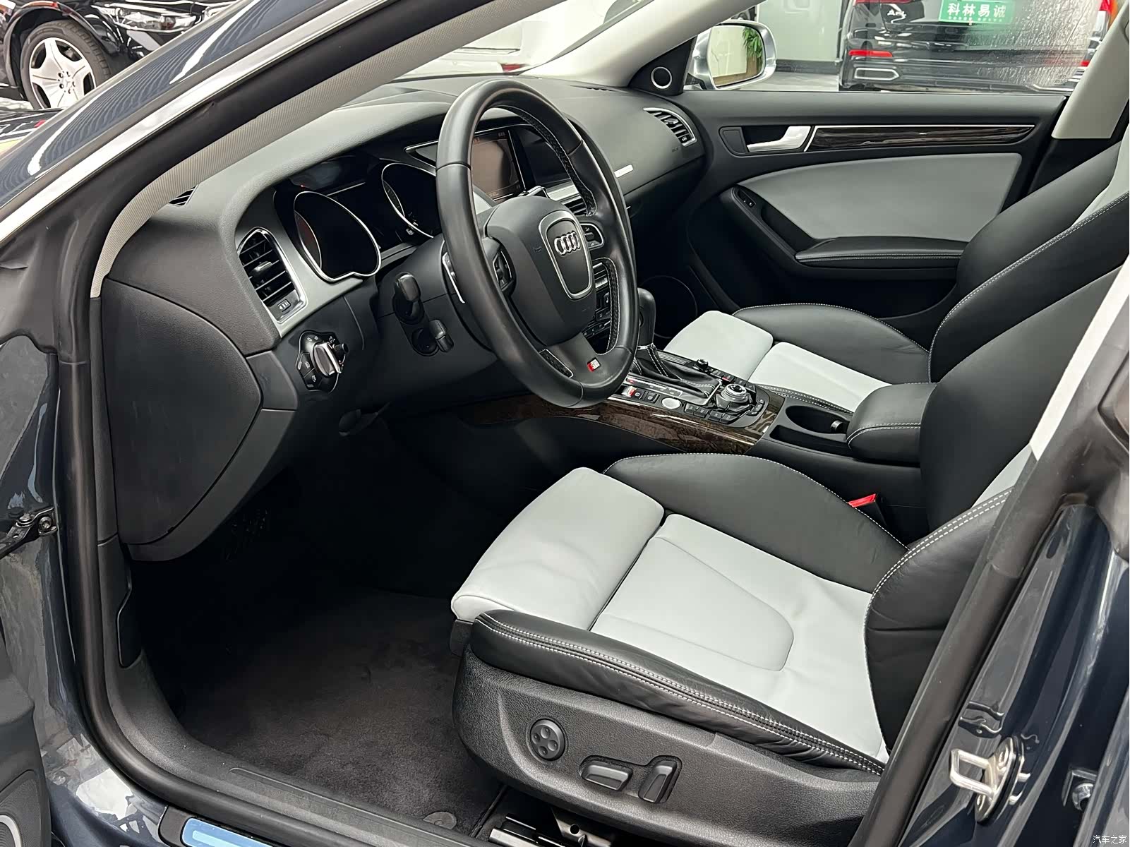 Audi S5, 2011 13