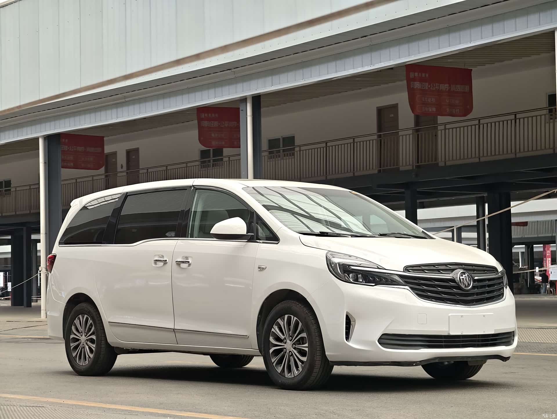 Buick GL8, 2021 3