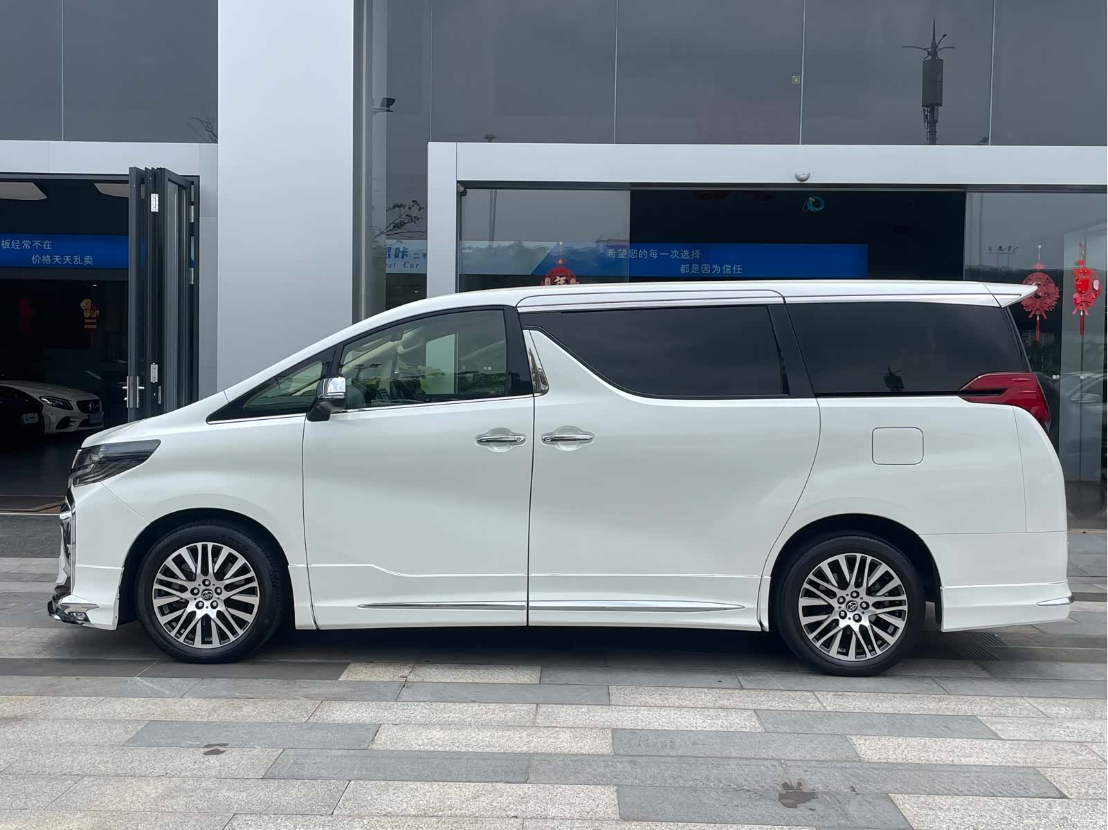 Toyota Alphard, 2018 4
