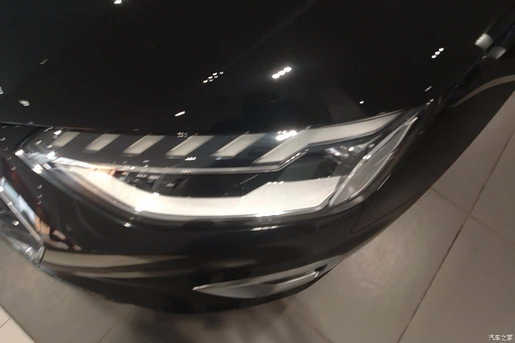 Audi A4L, 2022 все фото