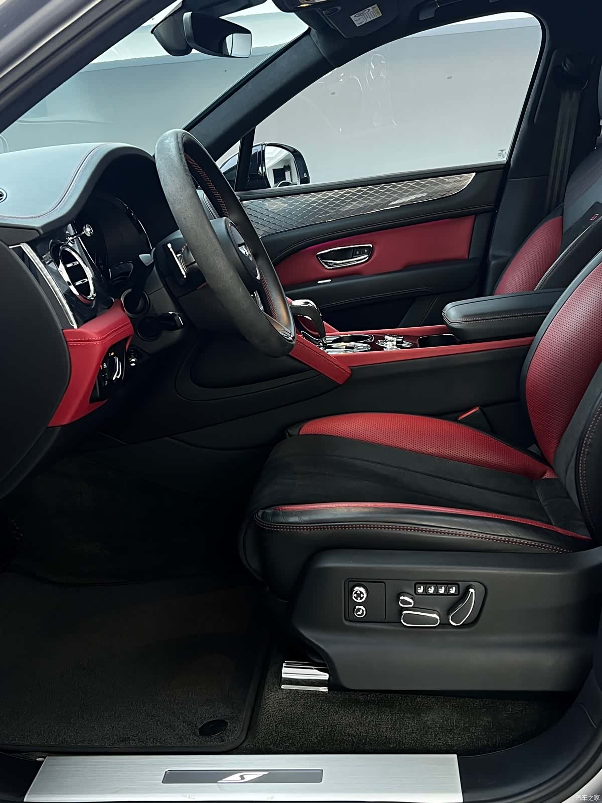 Bentley Bentayga, 2022 все фото