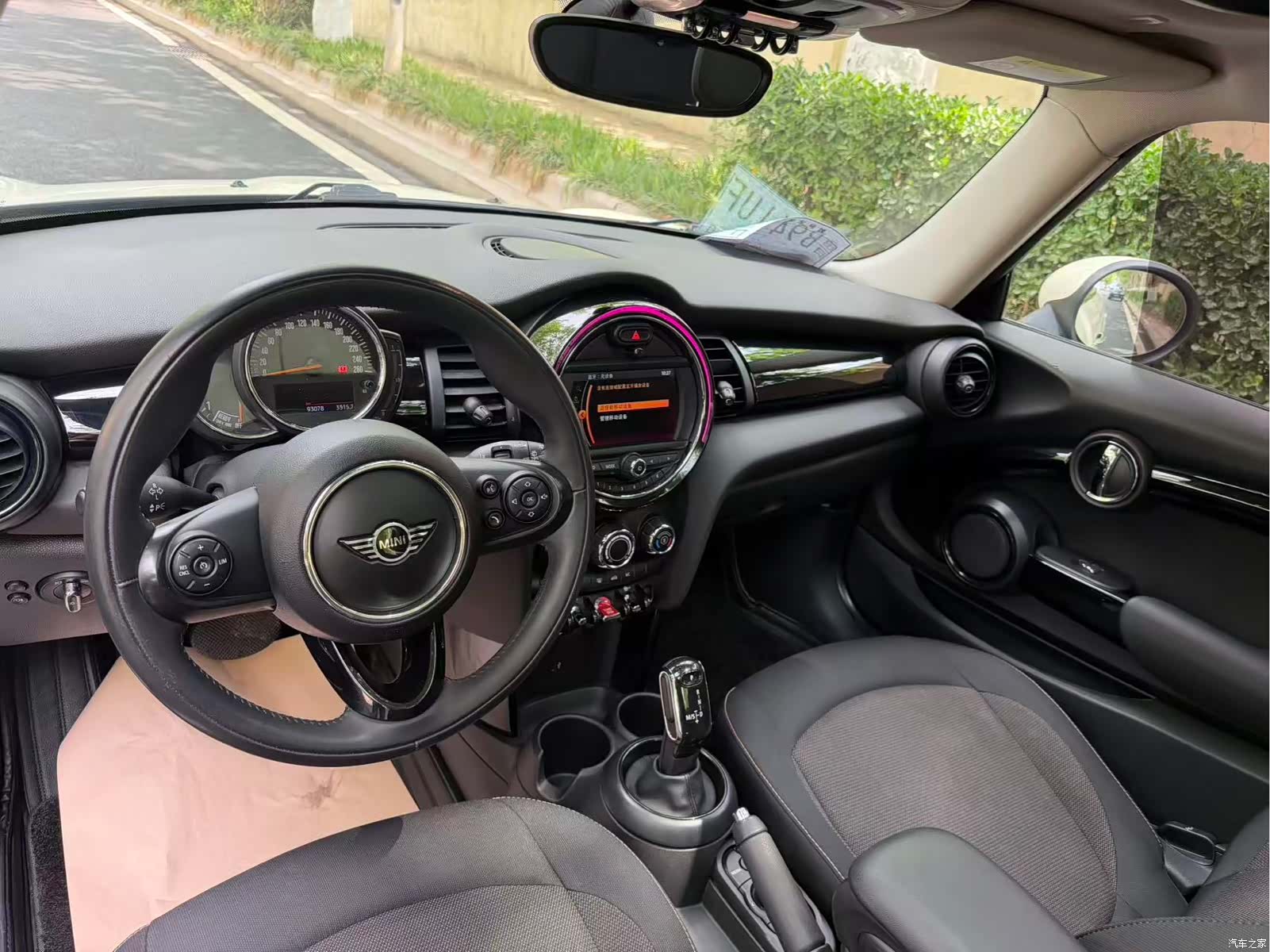Mini ONE, 2019 13