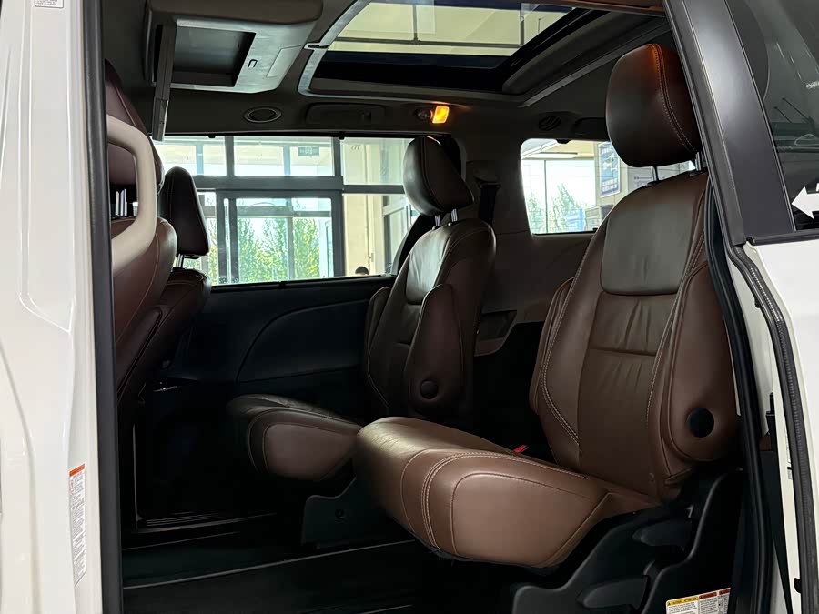 Toyota SIENNA 2016, фото 9