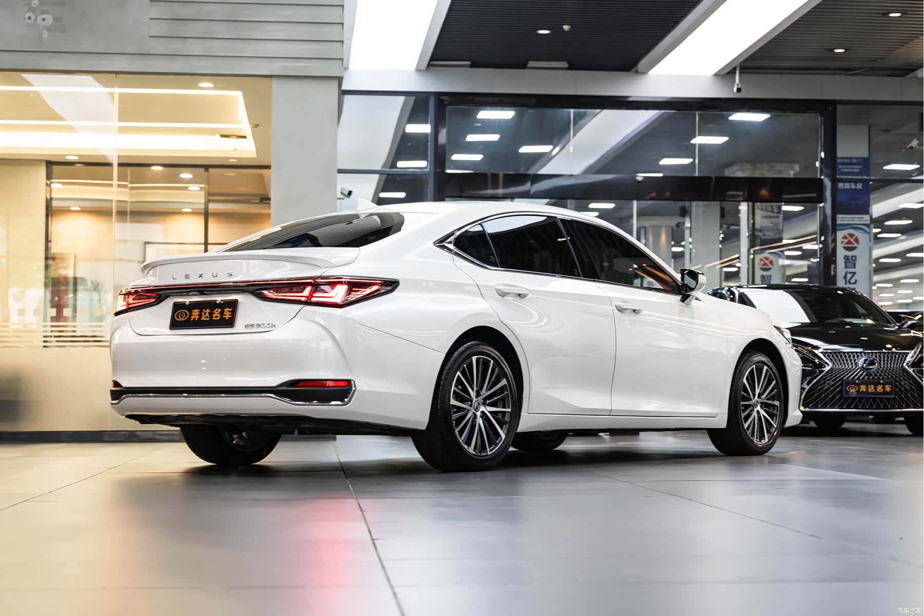 Lexus ES, 2025 3
