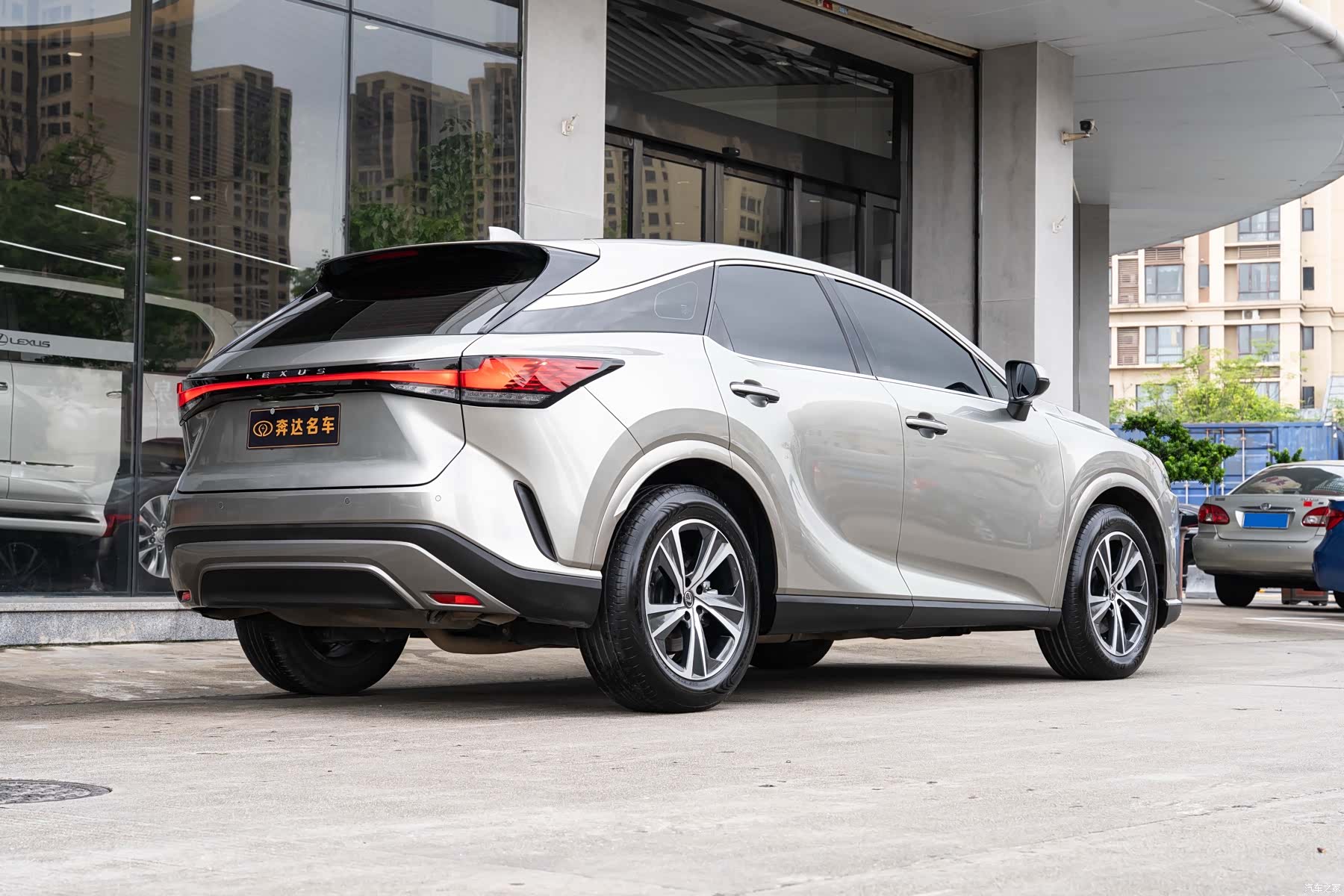 Lexus RX, 2025 3
