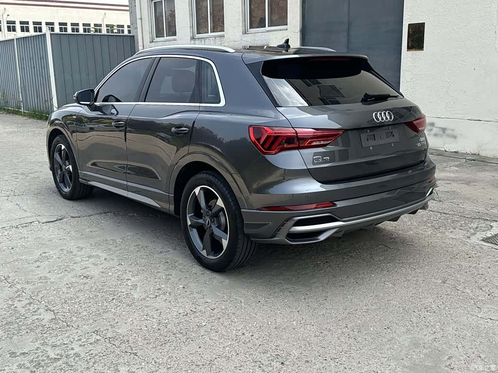 Audi Q3, 2022 11