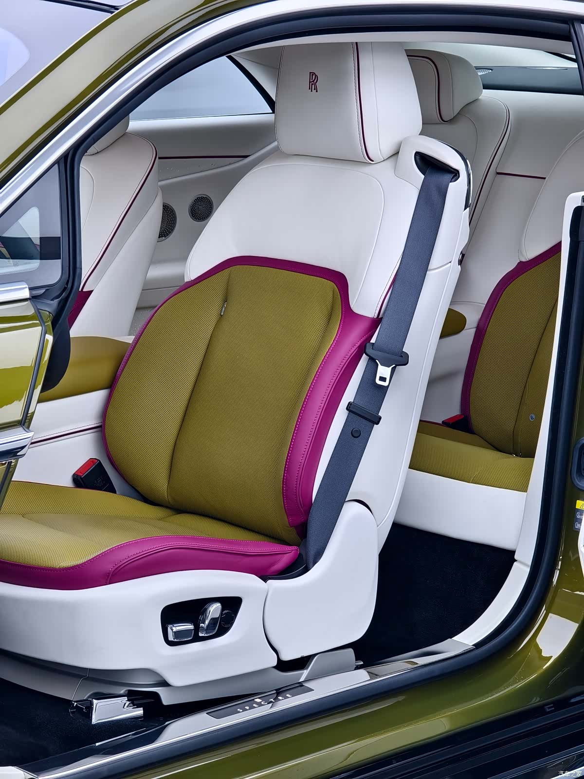 Rolls-Royce Spectre, 2024 6