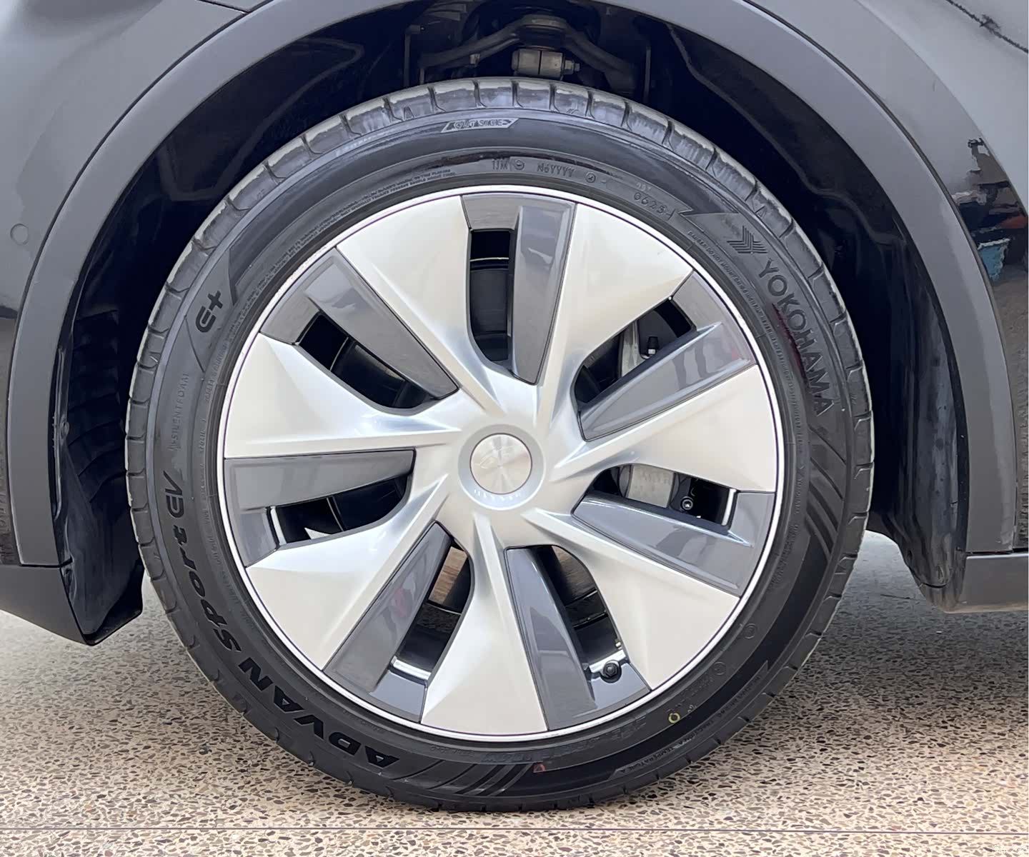 Tesla Model Y, 2023 9