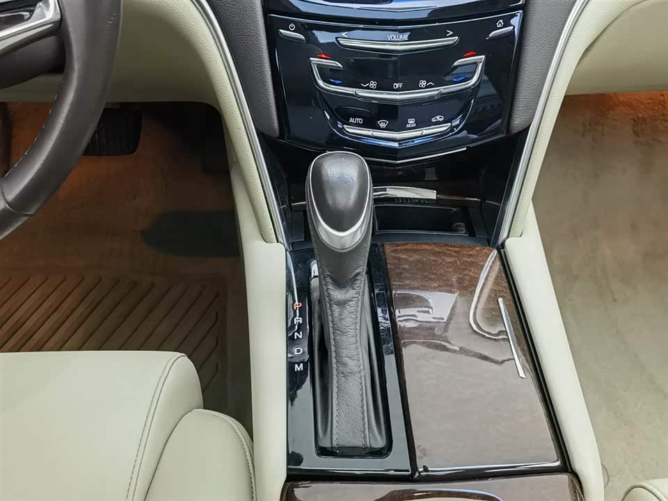 Cadillac XTS