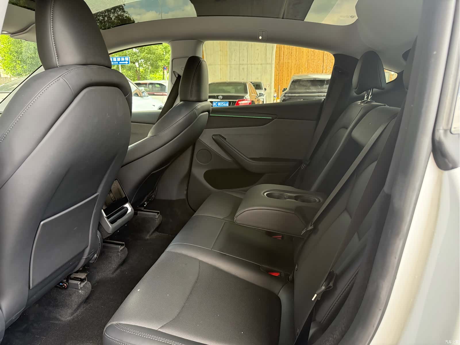 Tesla Model Y, 2025 все фото