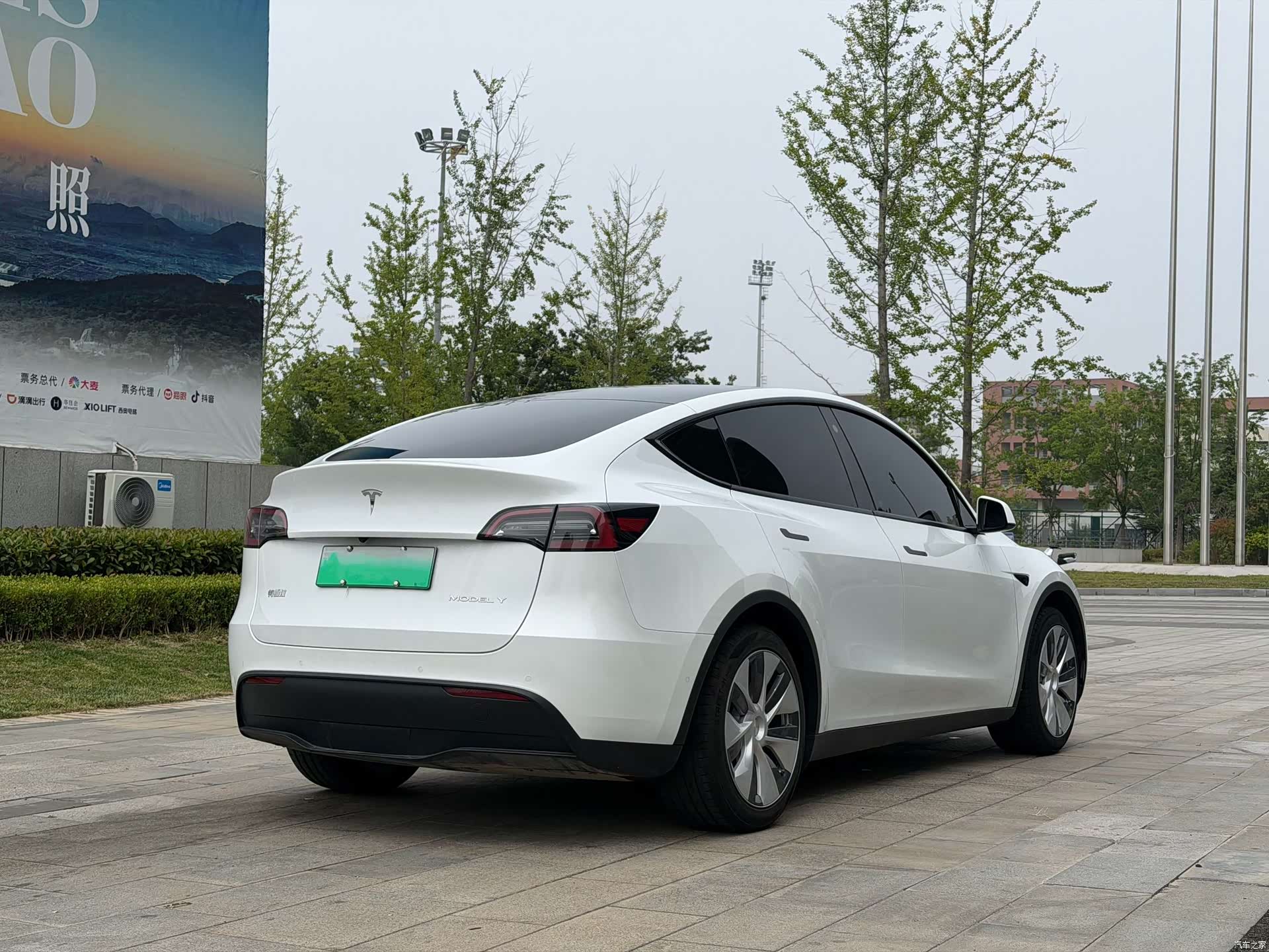 Tesla Model Y, 2023 9