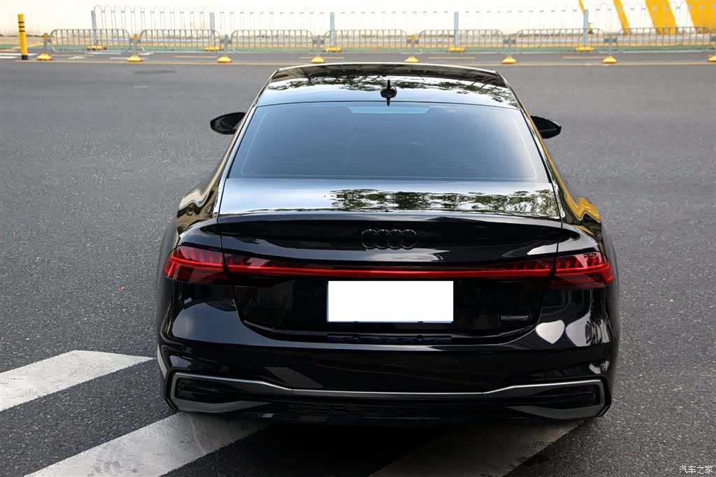 Audi A7L, 2024 15