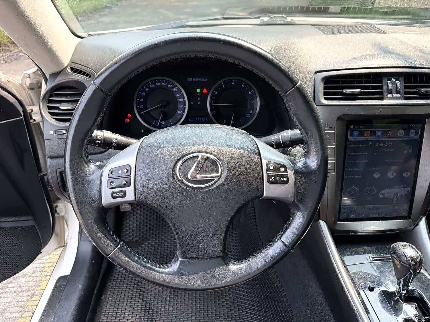 Lexus IS, 2011 9