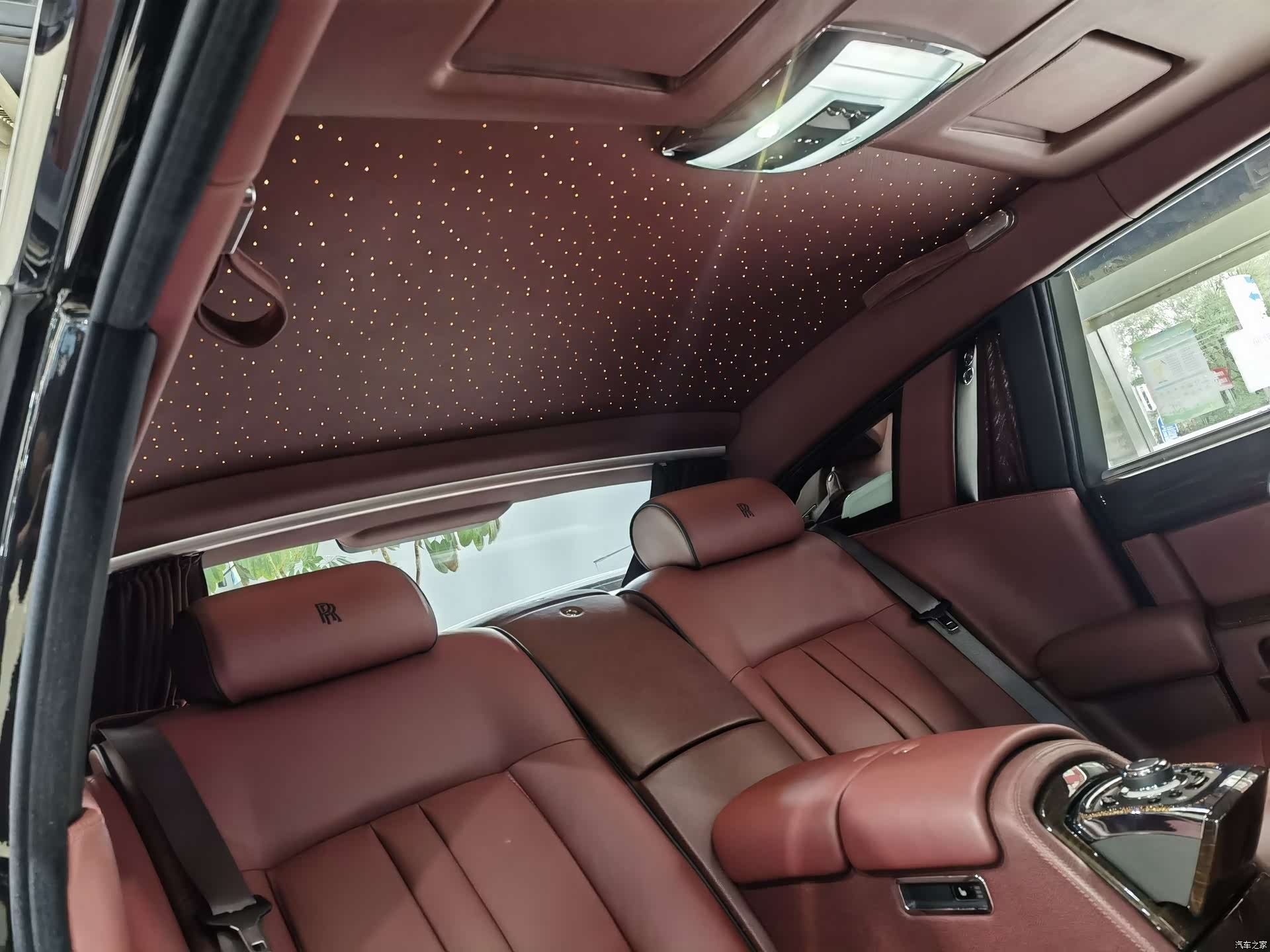 Rolls-Royce Phantom, 2016 13