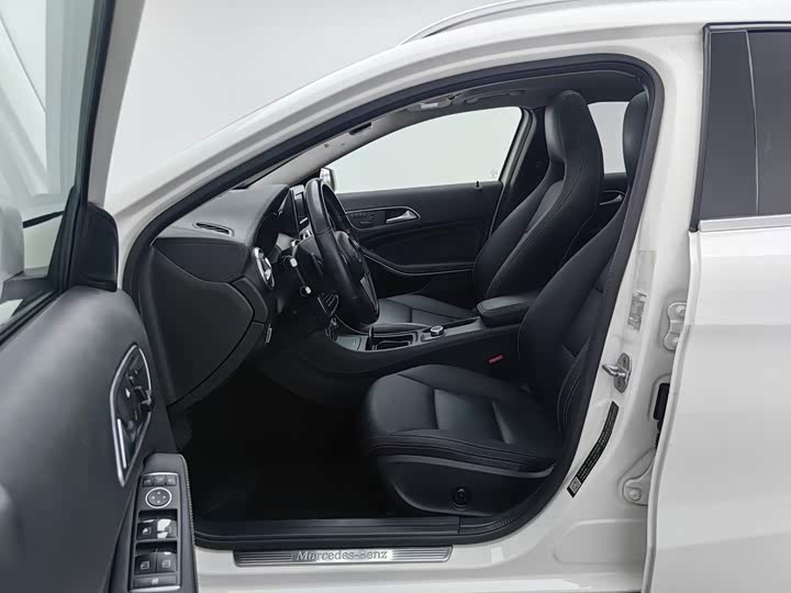 Mercedes-Benz GLA 2015 GLA 220 4MATIC Люкс