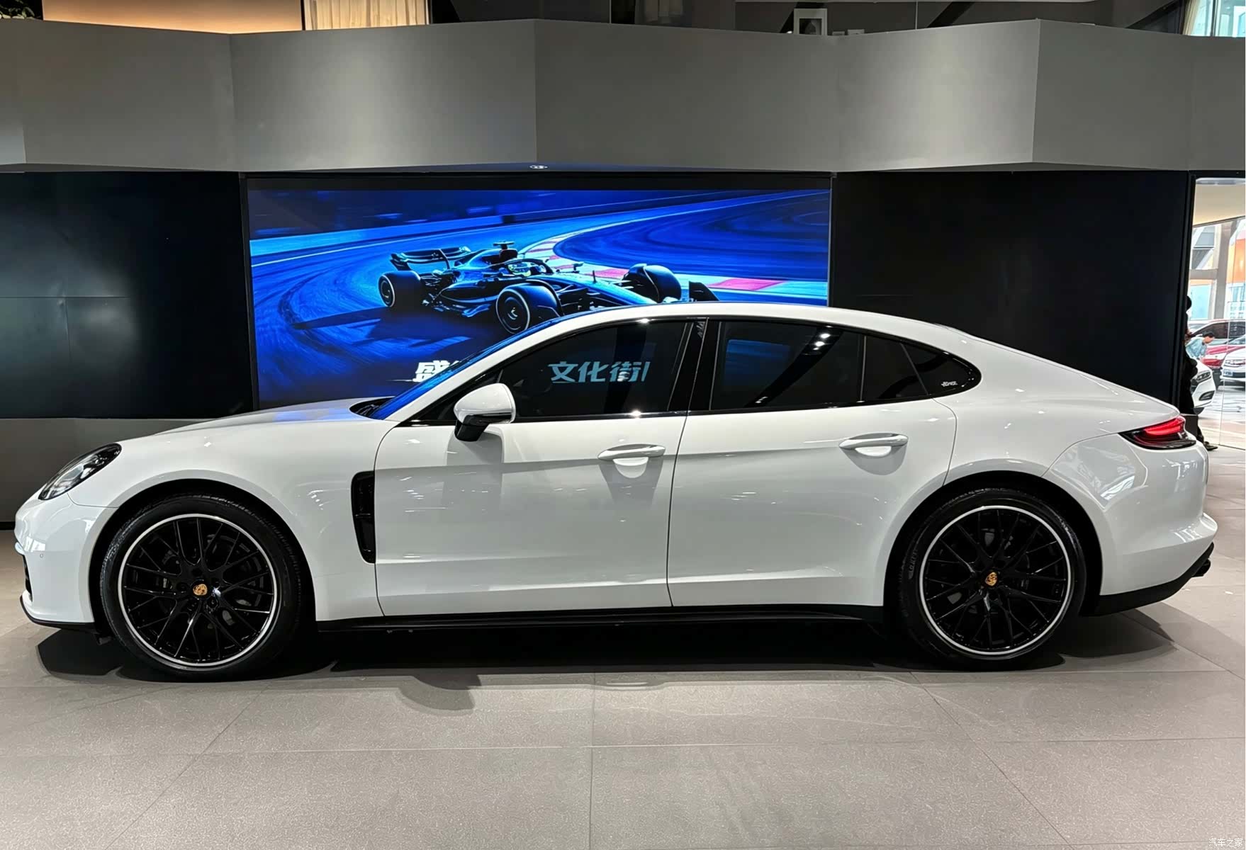 Porsche Panamera, 2022 3