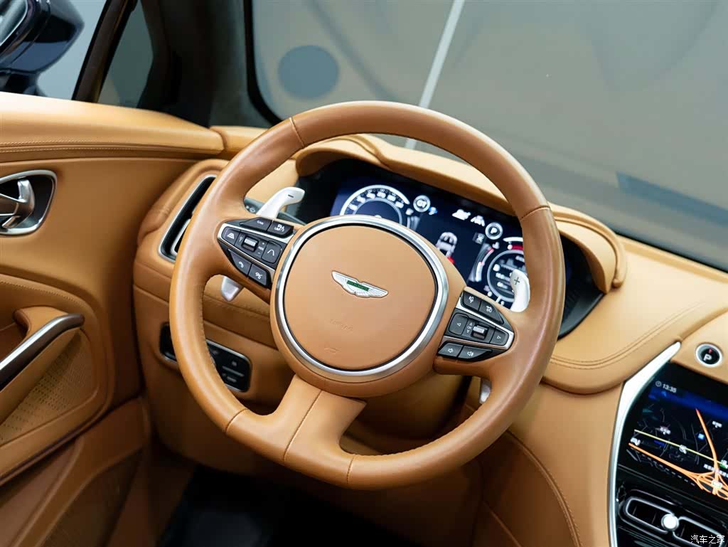 Aston Martin DBX, 2024 13
