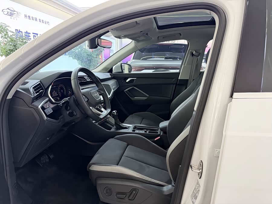 Audi Q3 2023, фото 4