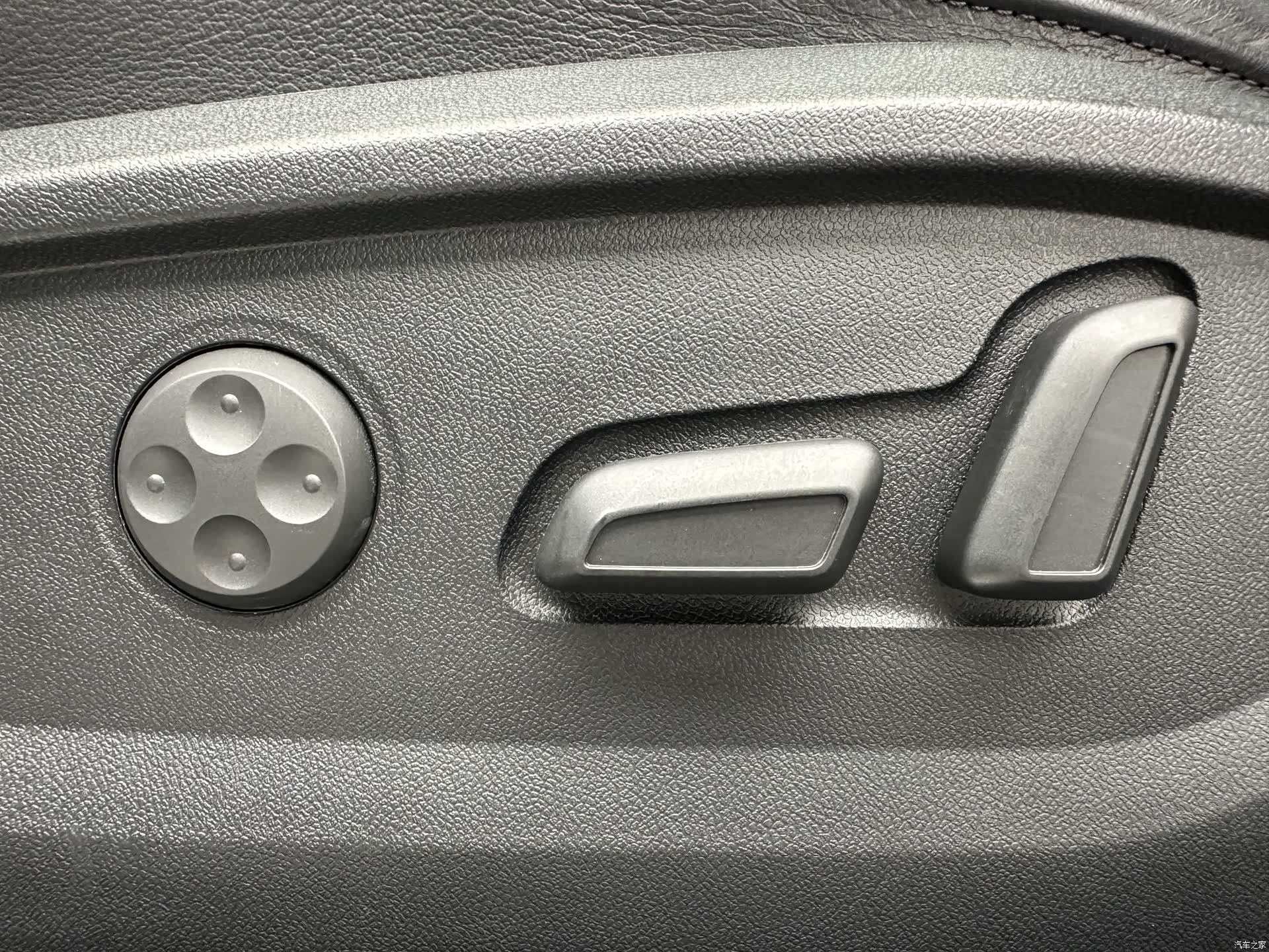 Audi Q2L, 2022 13