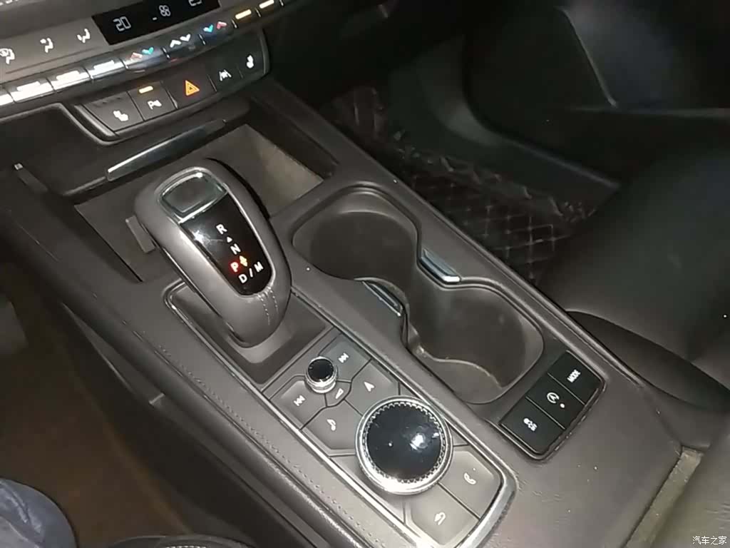 Cadillac XT4, 2019 10