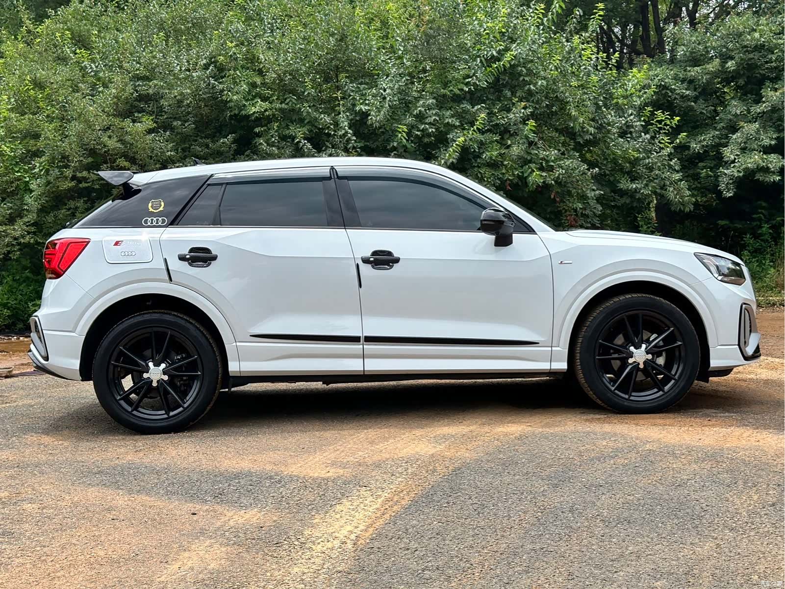 Audi Q2L, 2023 все фото