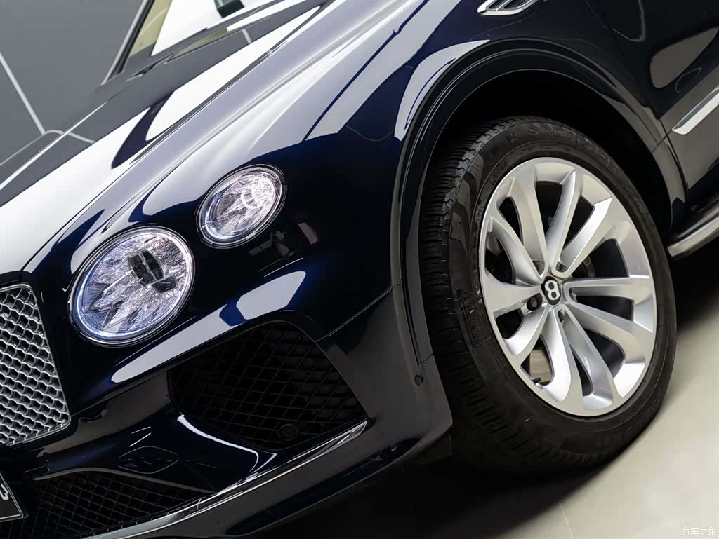 Bentley Bentayga, 2024 3
