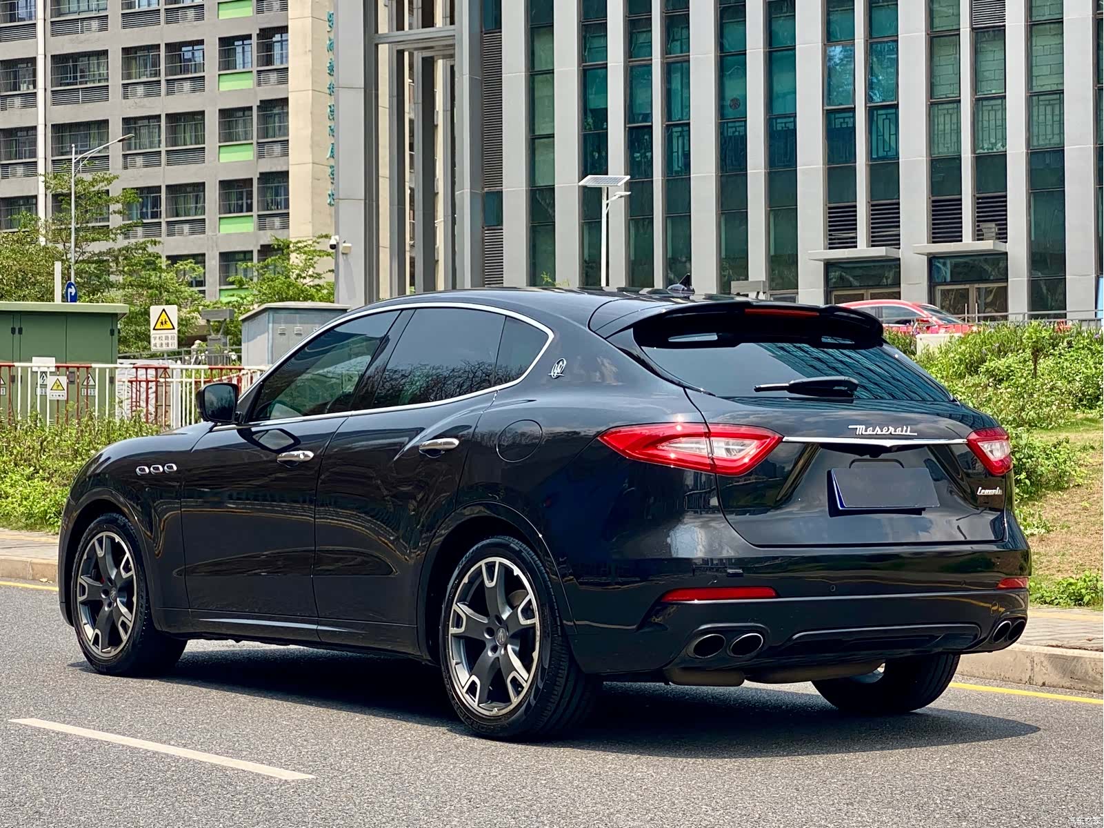 Maserati Levante, 2017 все фото