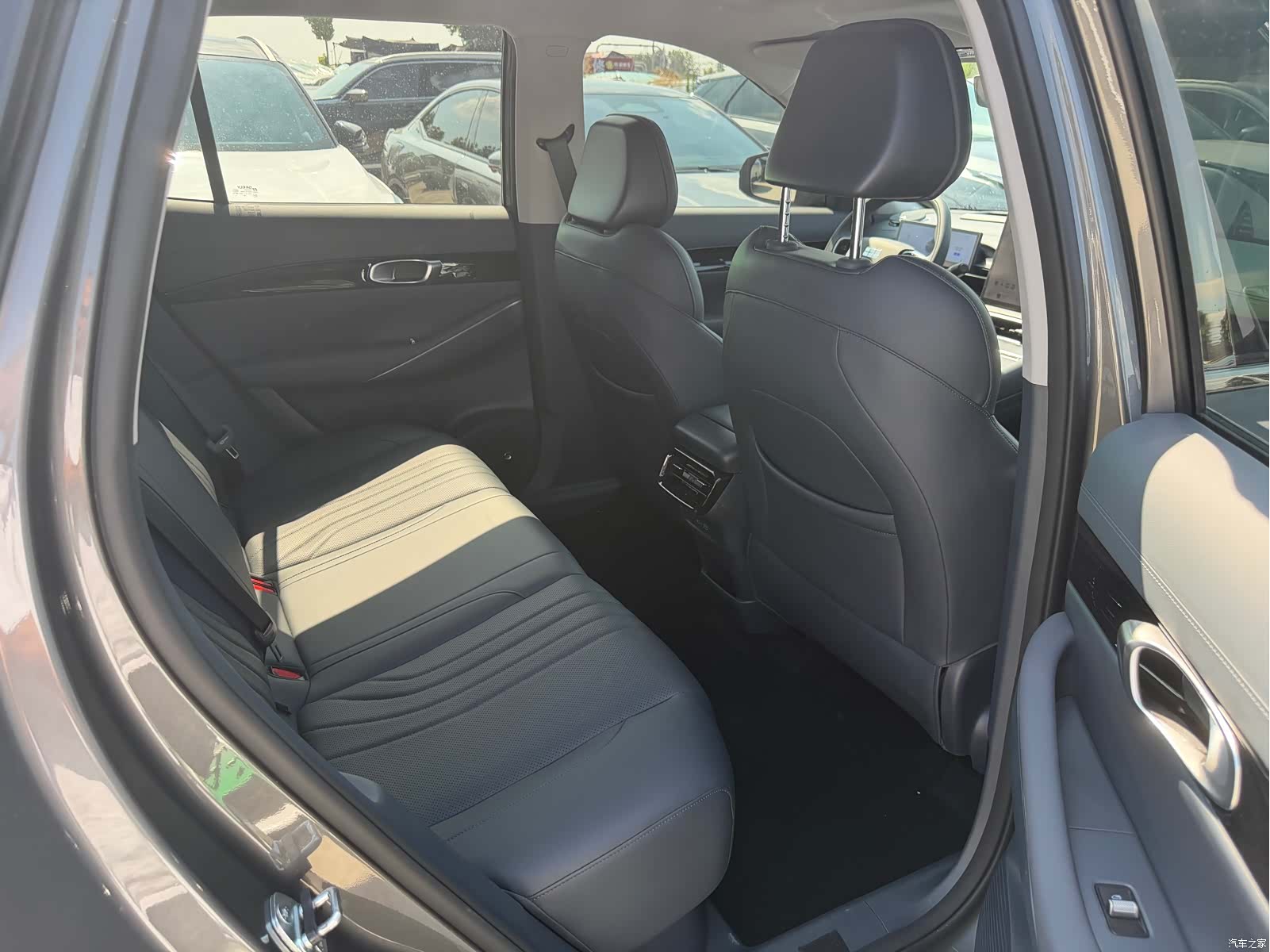 Geely Galaxy E5, 2025 11