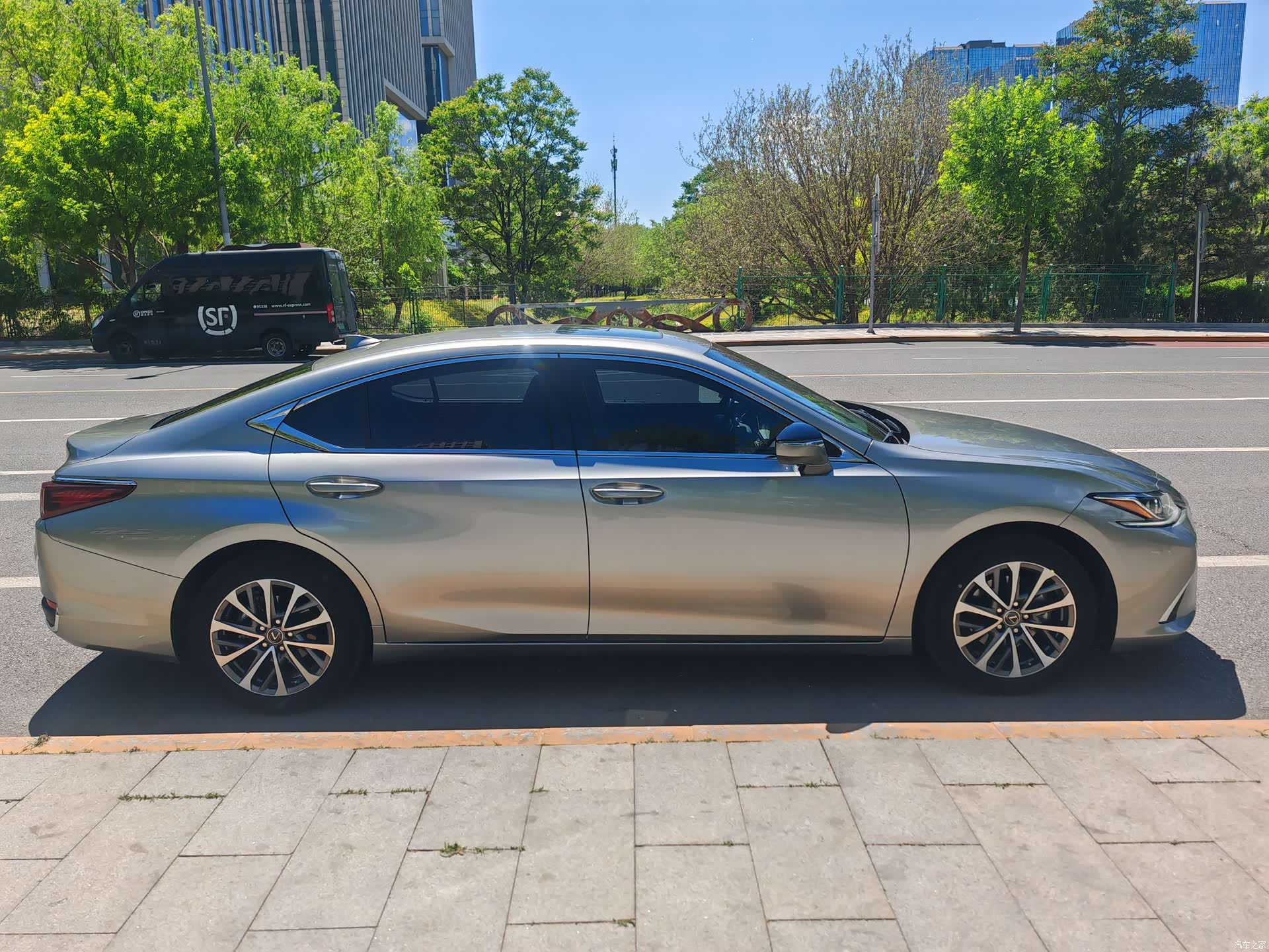 Lexus ES, 2024 7
