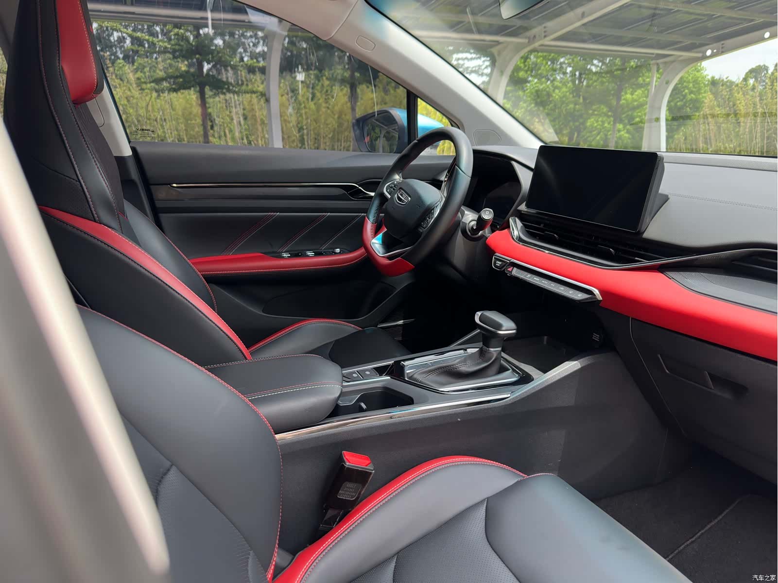 Geely Emgrand, 2022 13