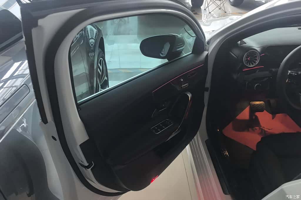 Mercedes-Benz A-Class, 2024 6