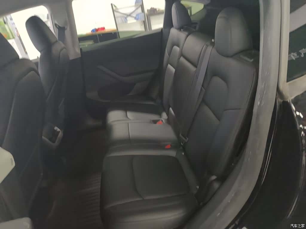 Tesla Model Y, 2023 13
