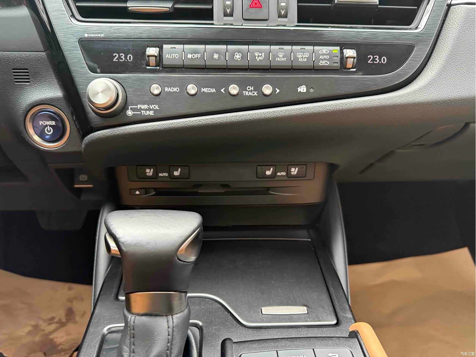 Lexus ES, 2022 14