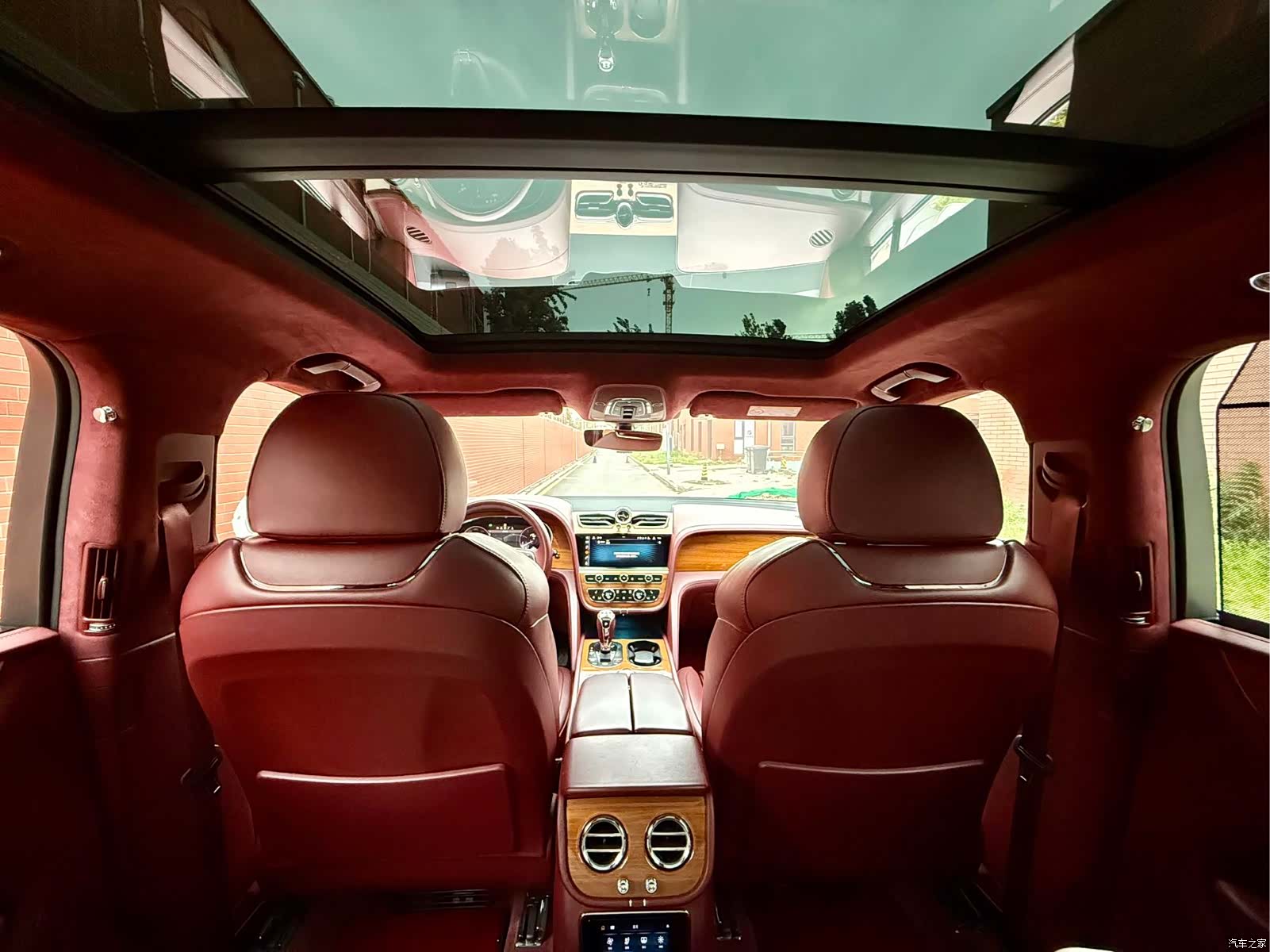 Bentley Bentayga, 2021 13