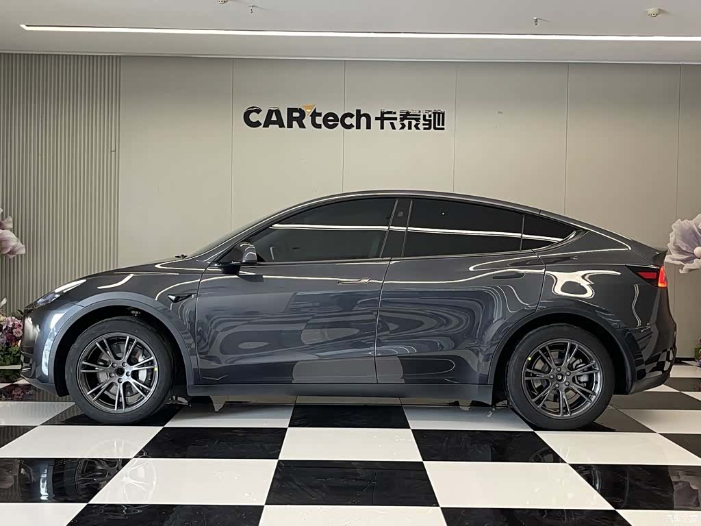 Tesla Model Y, 2025 7