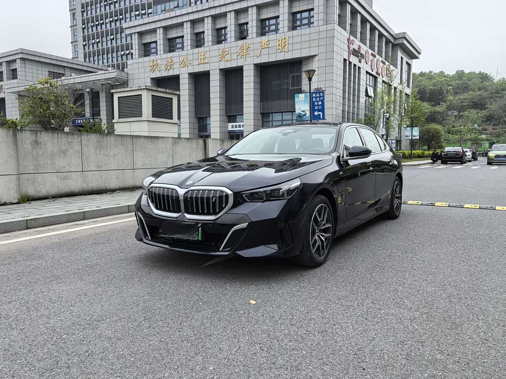 BMW i5